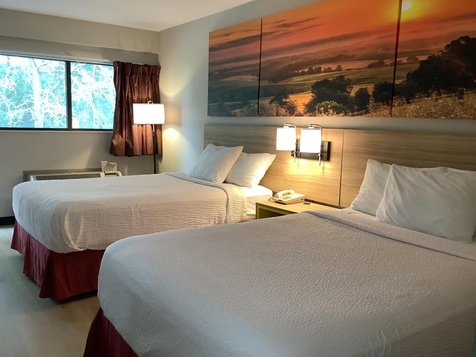 Days Inn By Wyndham Kingdom City Exteriér fotografie