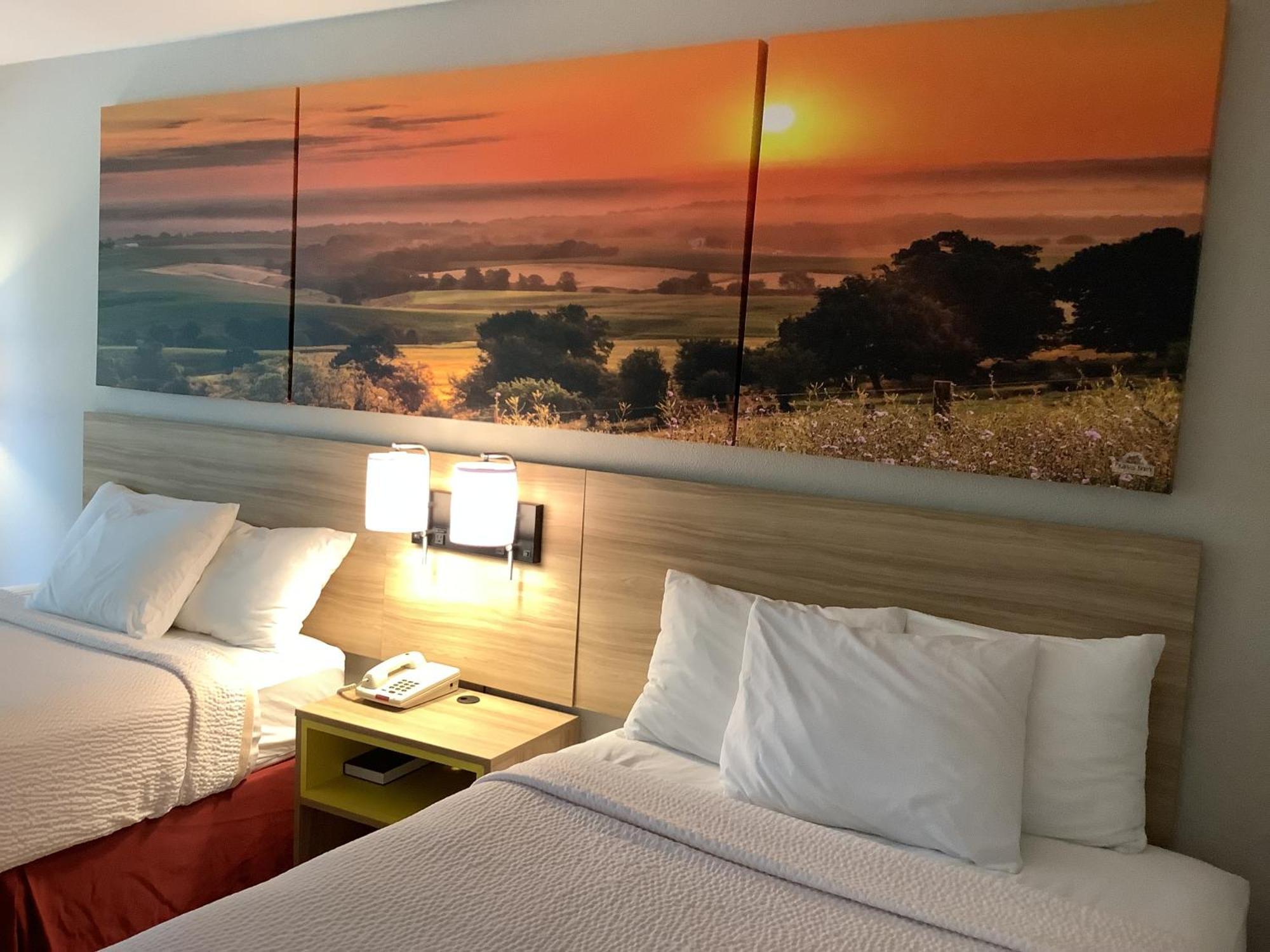 Days Inn By Wyndham Kingdom City Exteriér fotografie