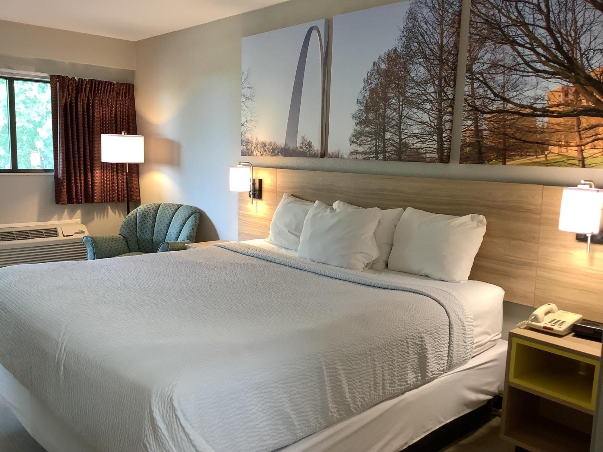 Days Inn By Wyndham Kingdom City Exteriér fotografie