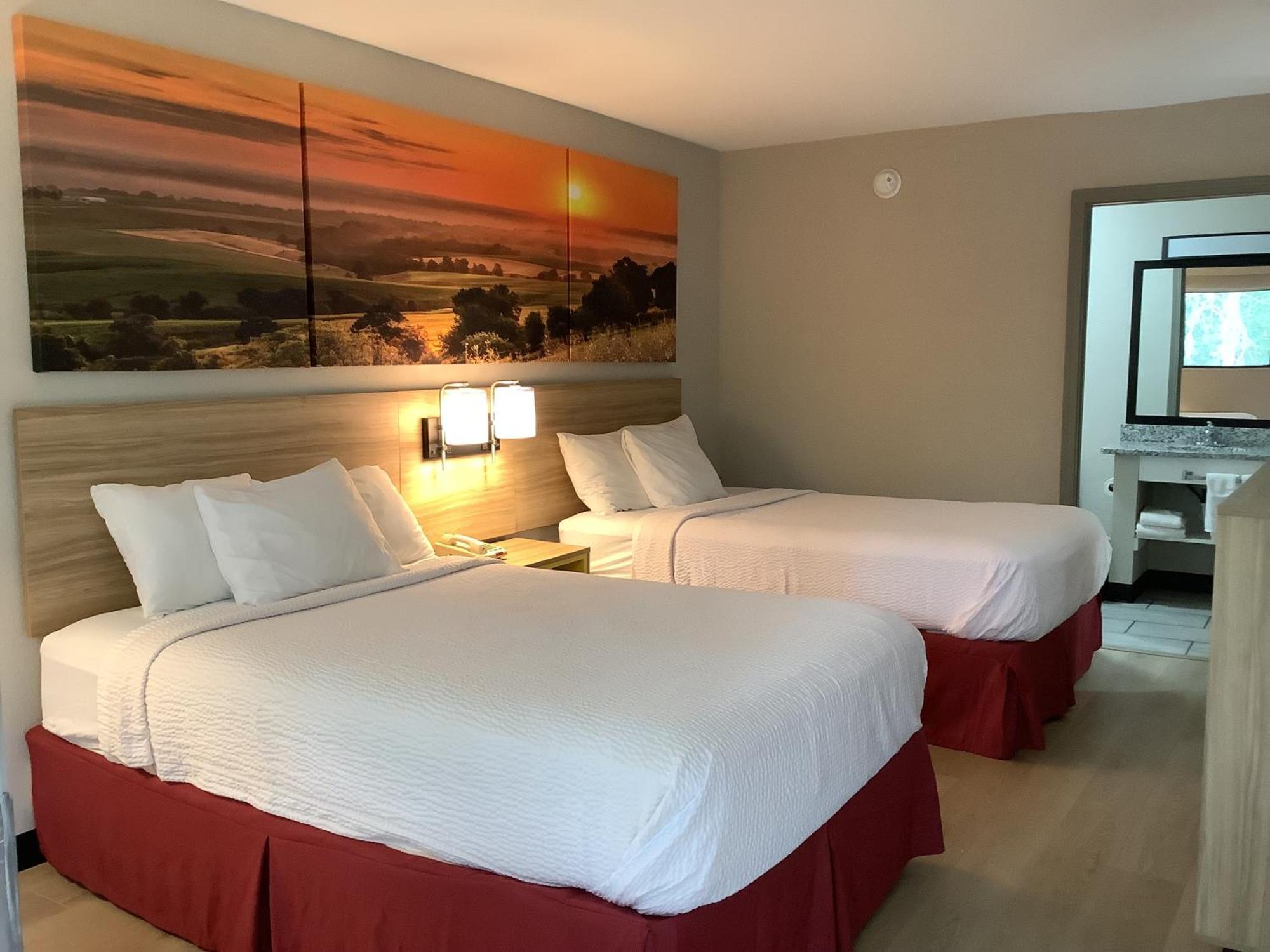 Days Inn By Wyndham Kingdom City Exteriér fotografie