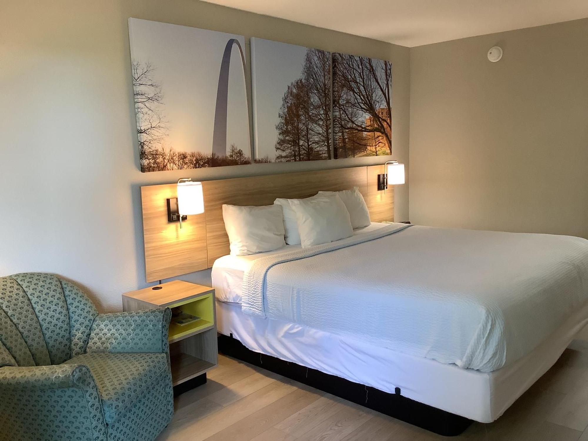 Days Inn By Wyndham Kingdom City Exteriér fotografie