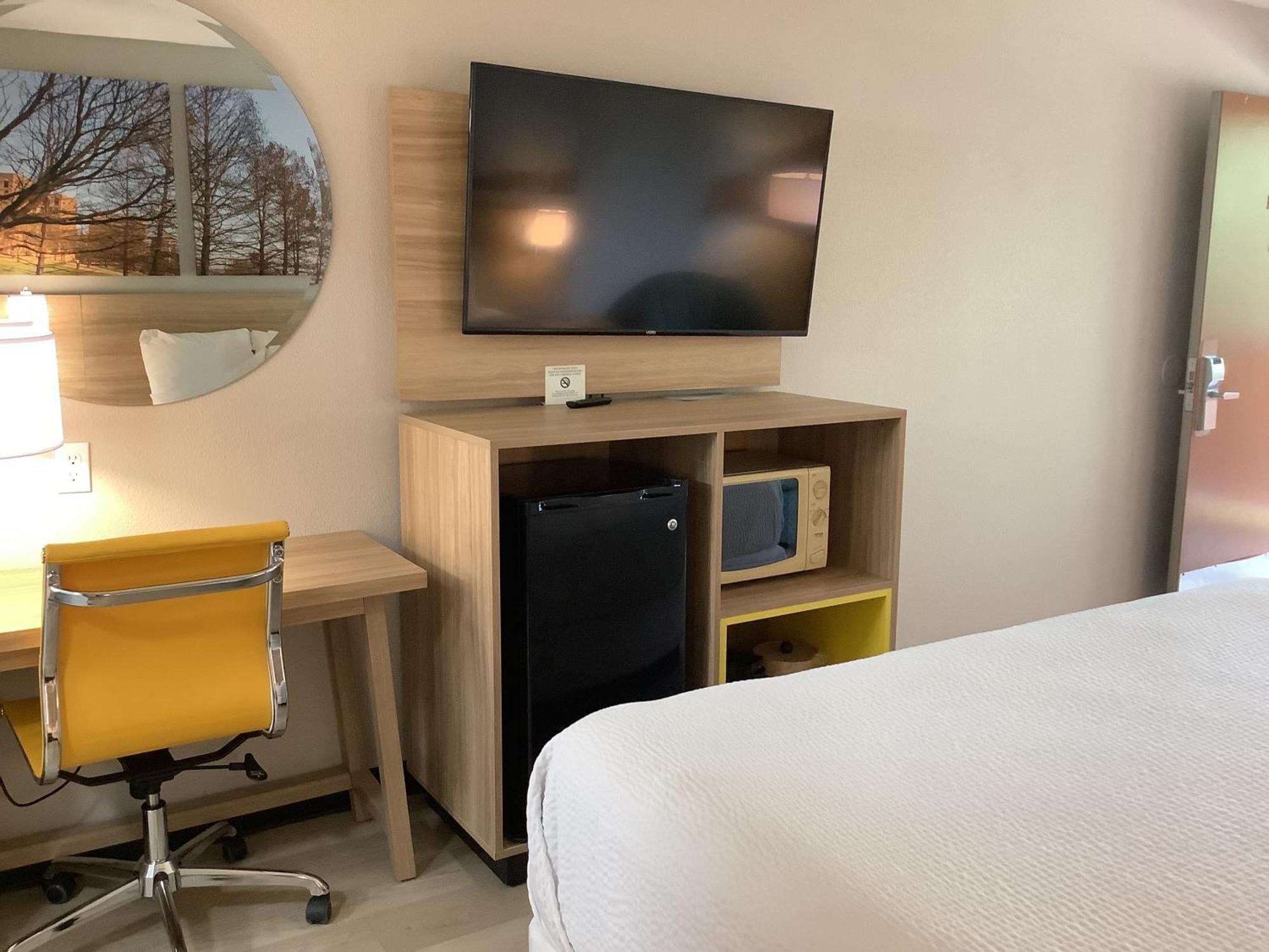 Days Inn By Wyndham Kingdom City Exteriér fotografie