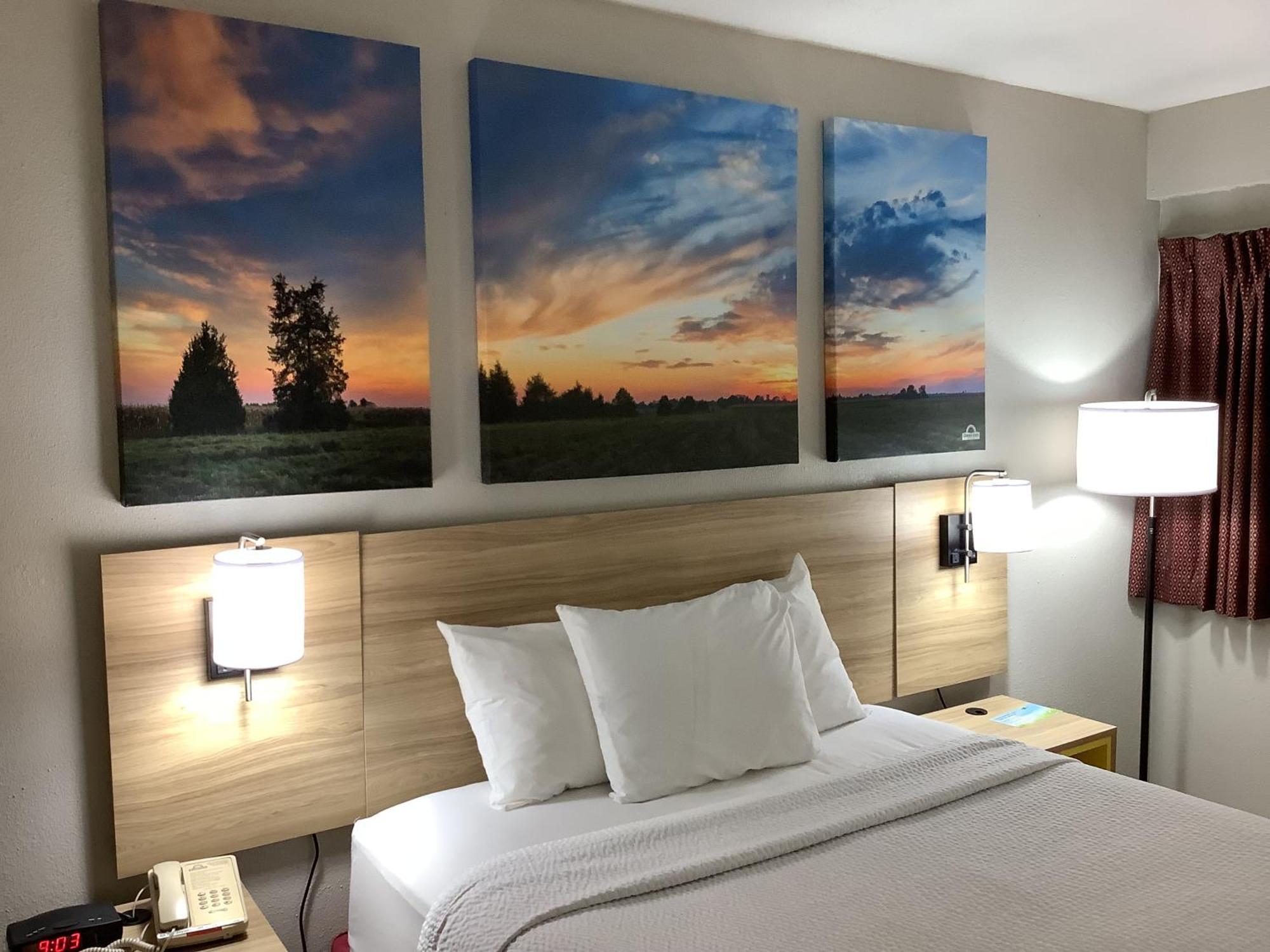 Days Inn By Wyndham Kingdom City Exteriér fotografie