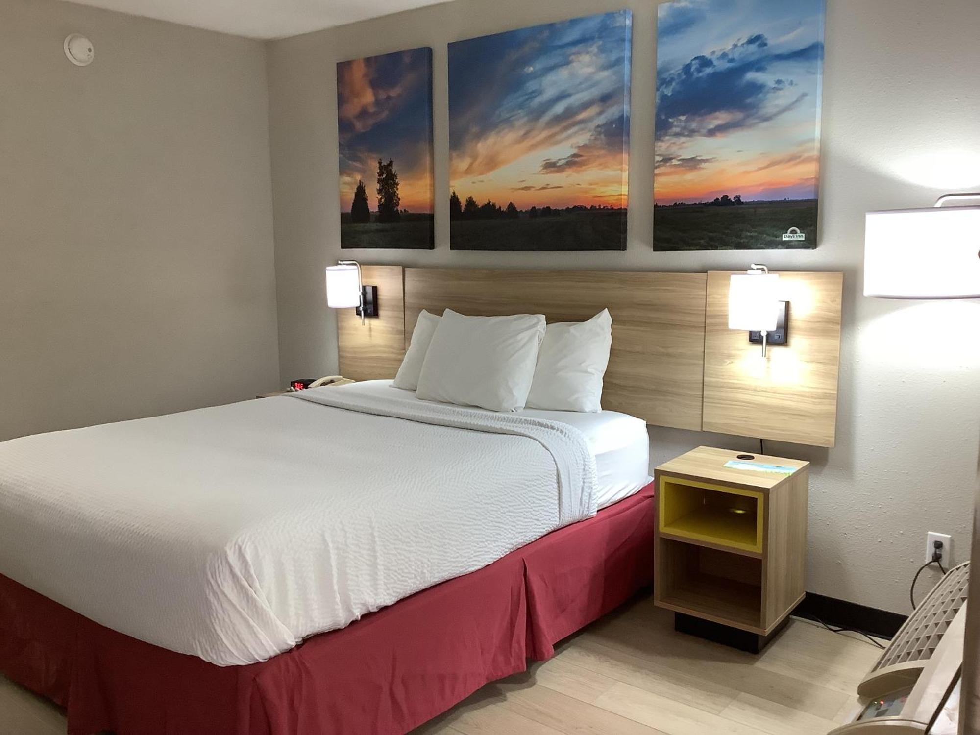 Days Inn By Wyndham Kingdom City Exteriér fotografie