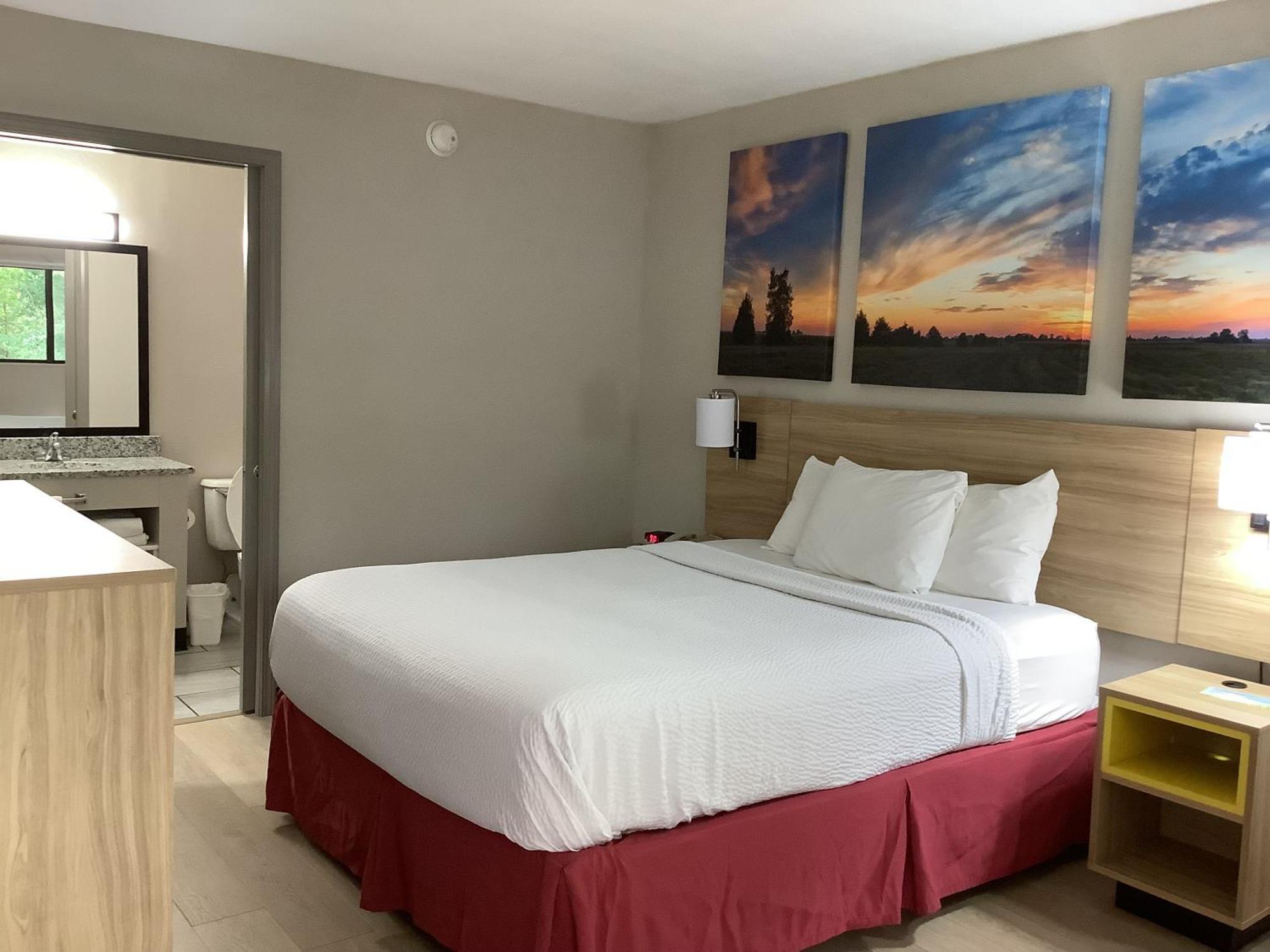 Days Inn By Wyndham Kingdom City Exteriér fotografie