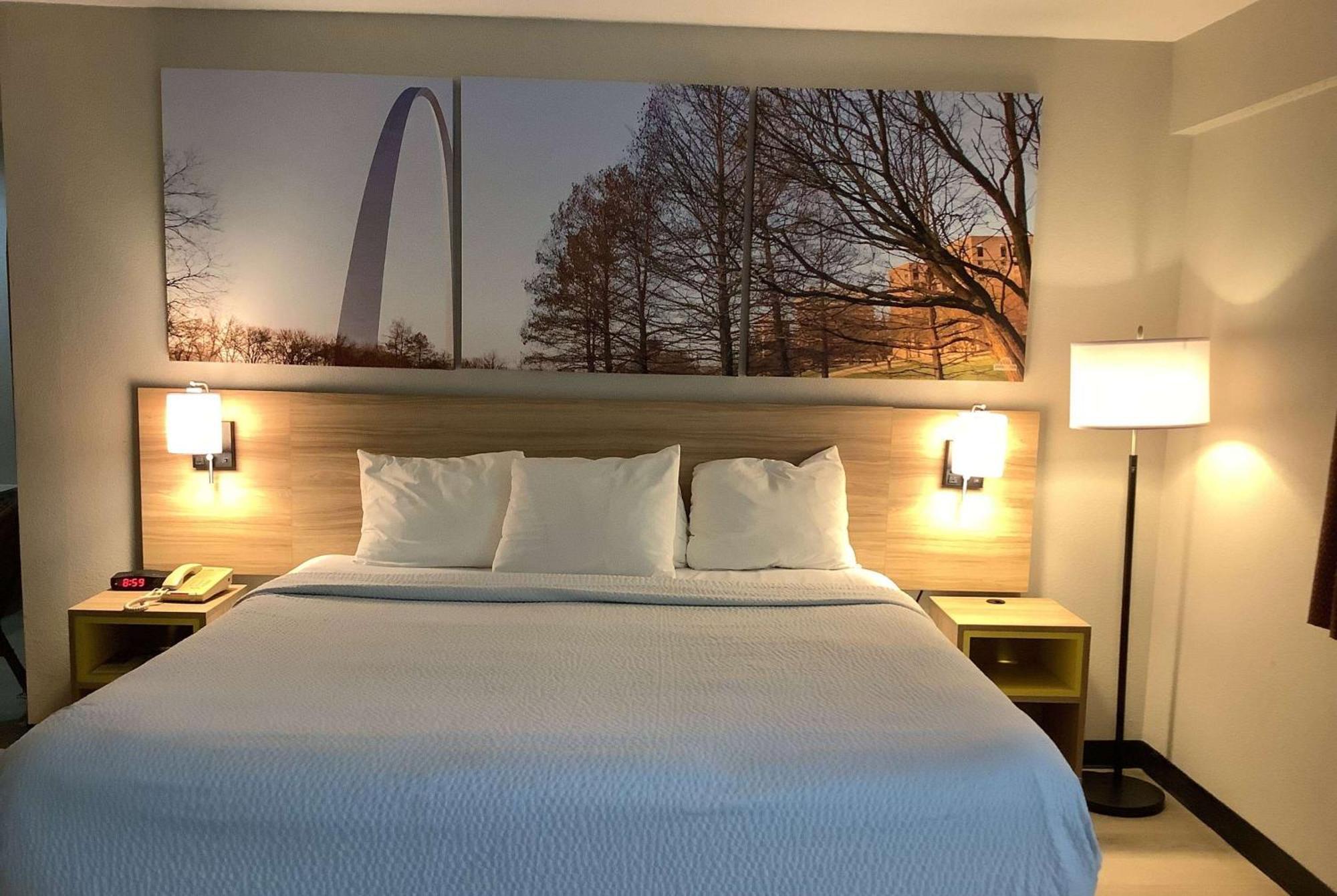 Days Inn By Wyndham Kingdom City Exteriér fotografie