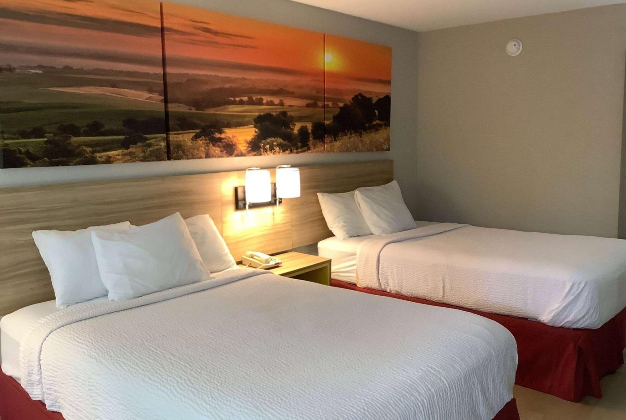 Days Inn By Wyndham Kingdom City Exteriér fotografie
