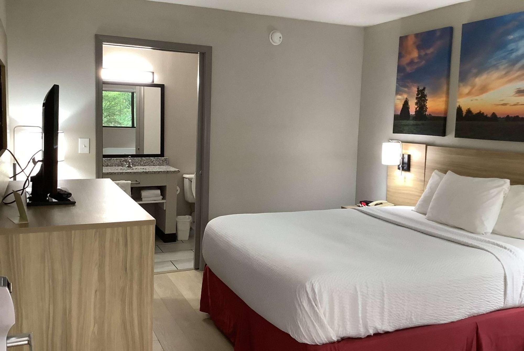 Days Inn By Wyndham Kingdom City Exteriér fotografie
