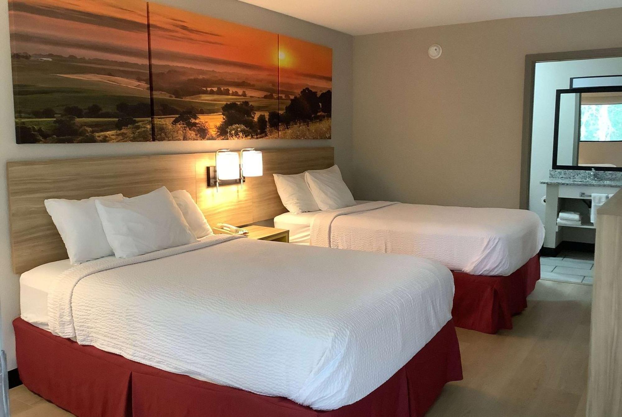 Days Inn By Wyndham Kingdom City Exteriér fotografie